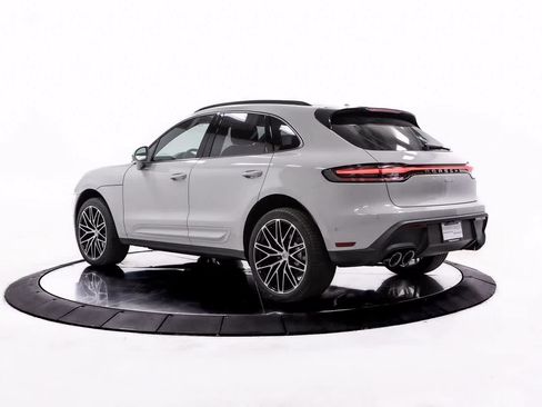 Certified 2026 Porsche Macan image 3