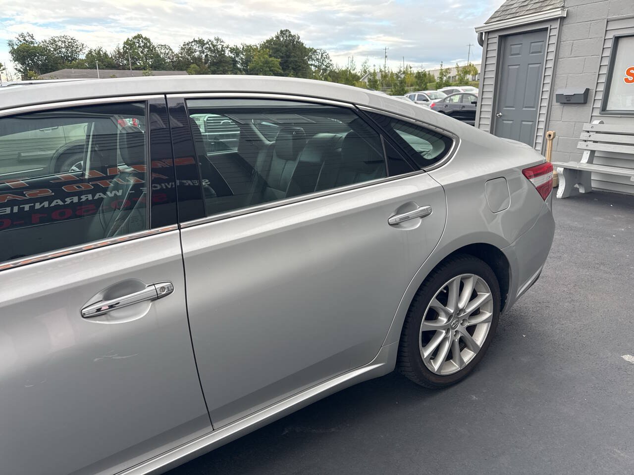 Used 2013 Toyota Avalon XLE Touring FWD image 5