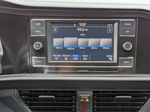 Used 2024 Volkswagen Jetta SE image 17