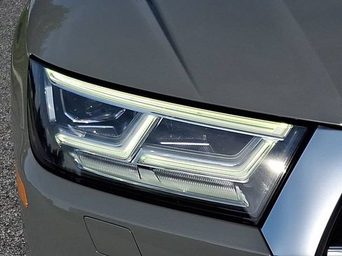 Used 2020 Audi SQ5 Premium Plus w/ Premium Plus Package AWD/4WD image 9