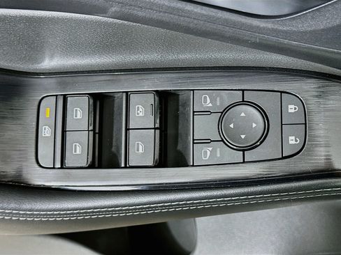 Used 2024 Nissan Rogue SV FWD image 15