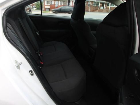 Used 2022 Toyota Corolla LE FWD image 12
