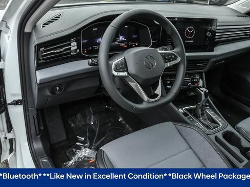 Used 2026 Volkswagen Jetta SE FWD image 4