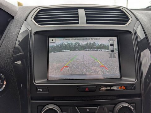 Used 2018 Ford Explorer XLT w/ Equipment Group 202A AWD/4WD image 16