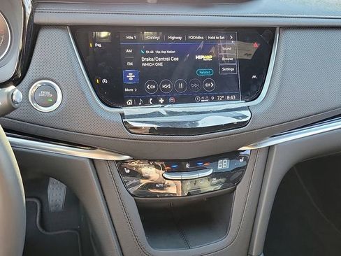 Used 2025 Cadillac XT6 Luxury image 11