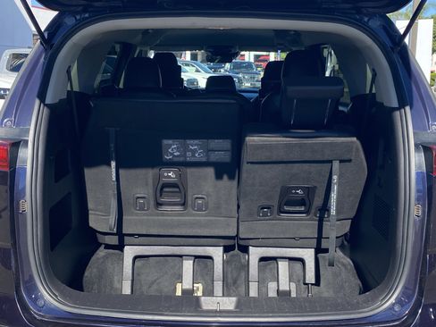 Used 2024 Kia Carnival LX image 14
