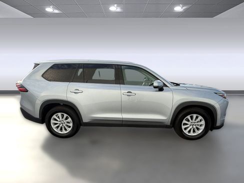 Used 2025 Toyota Grand Highlander XLE image 8