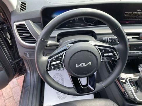 Used 2024 Kia Seltos EX image 16