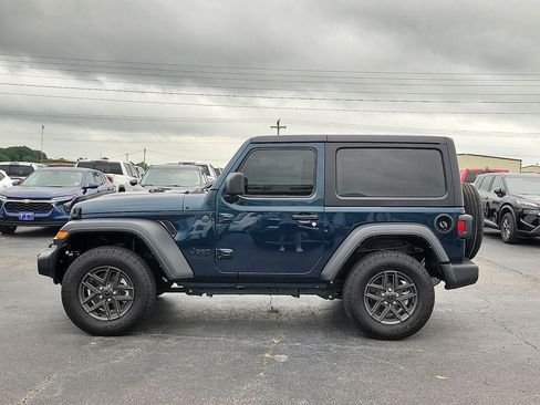 Used 2025 Jeep Wrangler Sport AWD/4WD image 3