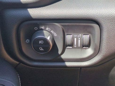 Used 2025 RAM 2500 Laramie AWD/4WD image 21