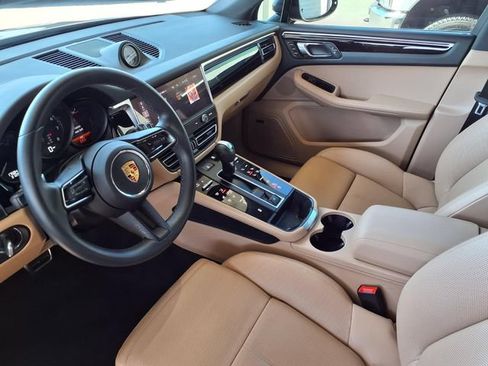 Used 2023 Porsche Macan AWD/4WD image 16
