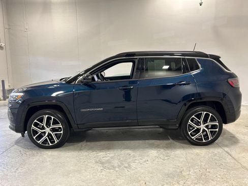 Used 2024 Jeep Compass Limited w/ Elite Group AWD/4WD image 9