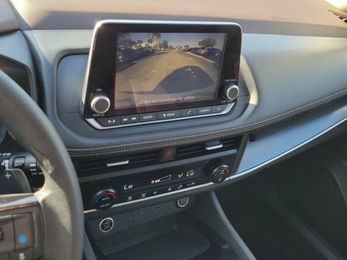 Certified 2023 Nissan Rogue SV FWD image 25