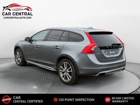 Used 2016 Volvo V60 T5 Cross Country Platinum image 3