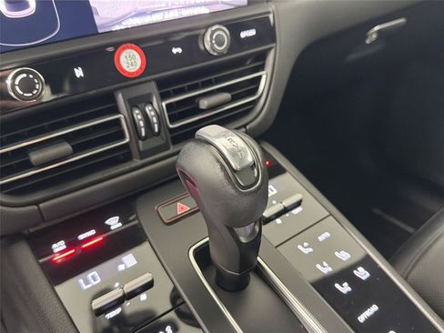 Certified 2024 Porsche Macan w/ Premium Plus Package AWD/4WD image 34