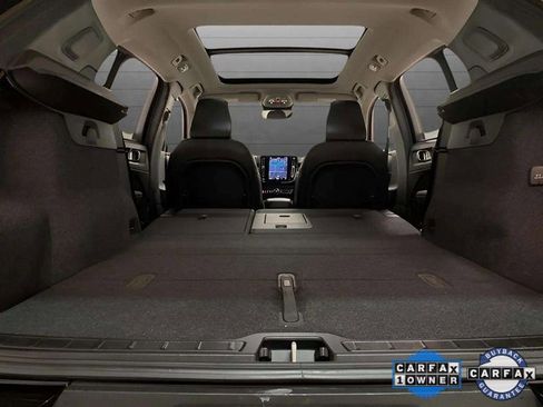 Used 2025 Volvo XC40 B5 Plus image 85