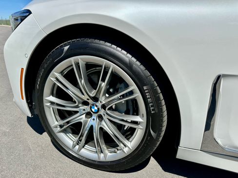 Used 2020 BMW 740i xDrive w/ Premium Package AWD/4WD image 9
