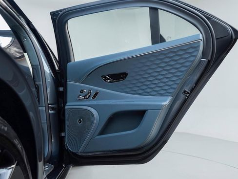 Used 2026 Bentley Flying Spur Plug-In Hybrid AWD/4WD image 18