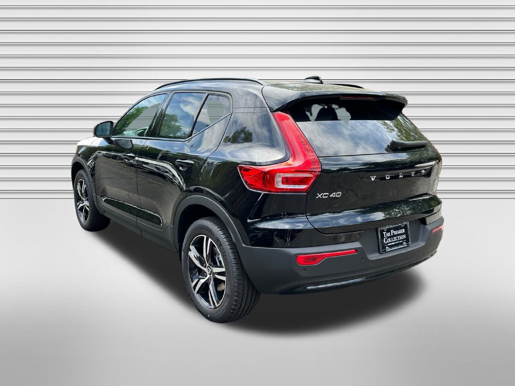 New 2026 Volvo XC40 B5 Core w/ Climate Package AWD/4WD image 4