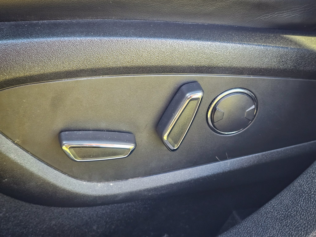 Used 2019 Lincoln Nautilus Select AWD/4WD image 16
