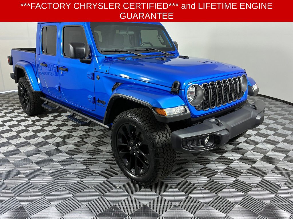 Used 2025 Jeep Gladiator Sport AWD/4WD image 2