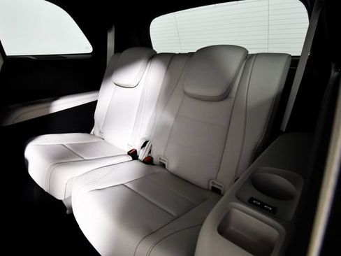 Certified 2025 Mercedes-Benz GLS 450 4MATIC image 6