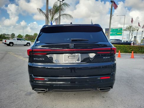 Used 2025 Buick Enclave Sport Touring w/ Power Package image 6