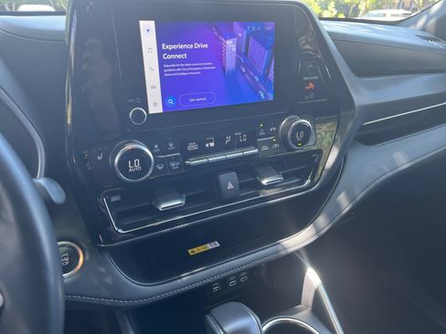 Used 2025 Toyota Highlander XSE AWD/4WD image 17