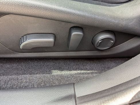 Used 2025 Subaru Crosstrek 2.0i Premium image 14