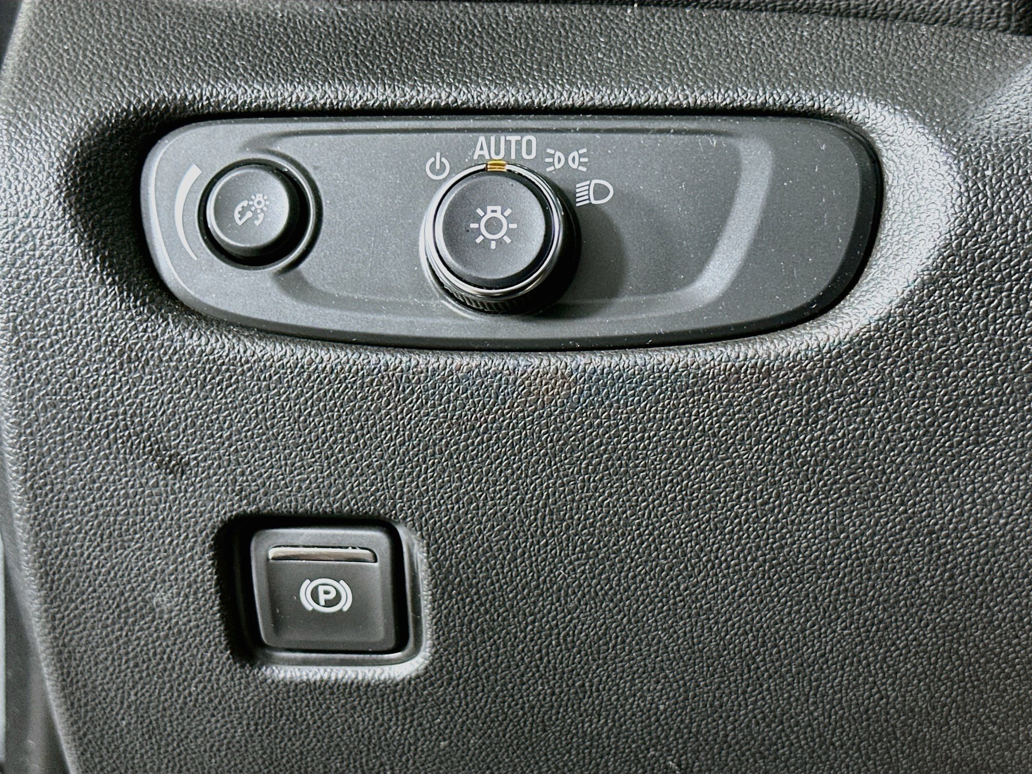 Used 2025 Chevrolet Blazer LT FWD image 16