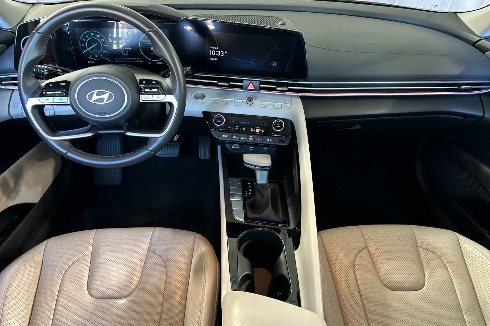 Used 2025 Hyundai Elantra Limited FWD image 4