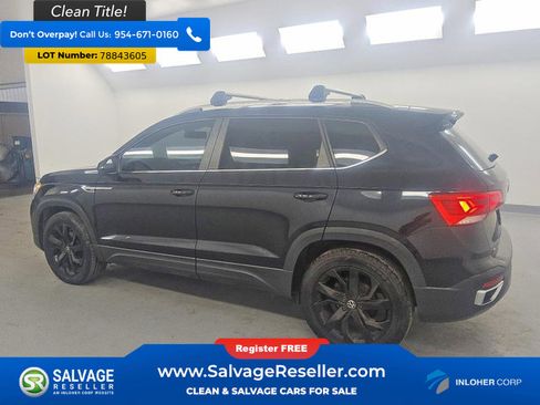 Used 2022 Volkswagen Taos SE w/ Panoramic Sunroof Package image 3