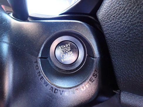Used 2018 Jeep Renegade Latitude FWD image 22