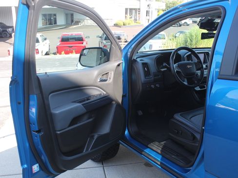 Used 2022 Chevrolet Colorado Z71 AWD/4WD image 12