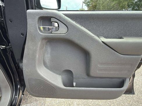 Used 2017 Nissan Frontier SV image 15