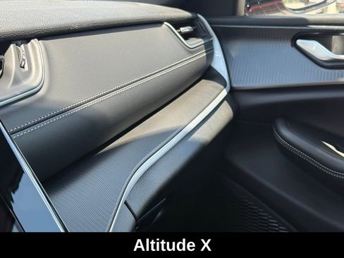 New 2025 Jeep Grand Cherokee Altitude image 30