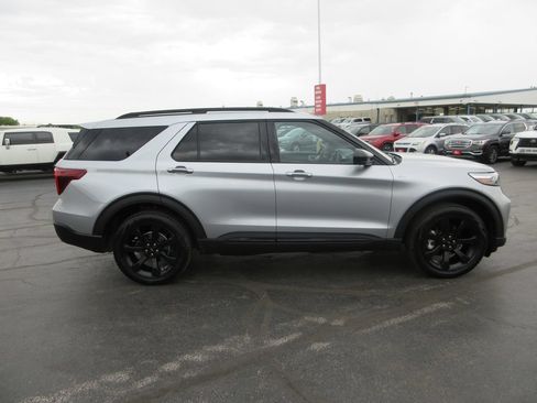 Used 2023 Ford Explorer ST-Line w/ Class IV Trailer Tow Package AWD/4WD image 4