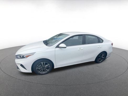 Used 2024 Kia Forte LXS image 4