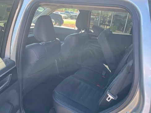 Used 2024 Mitsubishi Outlander SE image 11