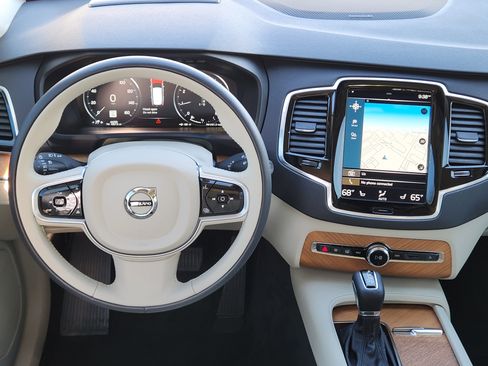 Used 2022 Volvo XC90 T6 Momentum w/ Advanced Package image 34