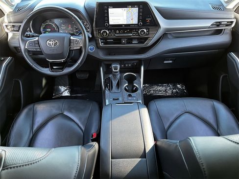 Used 2021 Toyota Highlander Limited image 9
