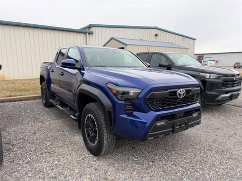 Used 2025 Toyota Tacoma TRD Off-Road image 2
