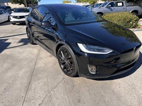 Used 2018 Tesla Model X 75D image 7