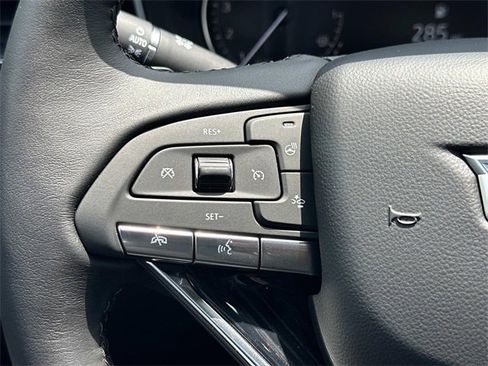 Used 2025 Cadillac XT6 Premium Luxury image 7