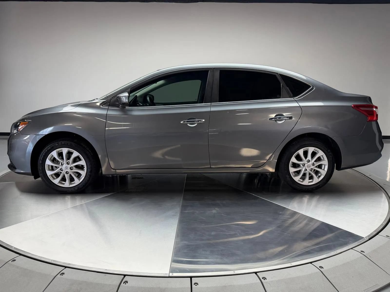 Used 2018 Nissan Sentra SV FWD image 4