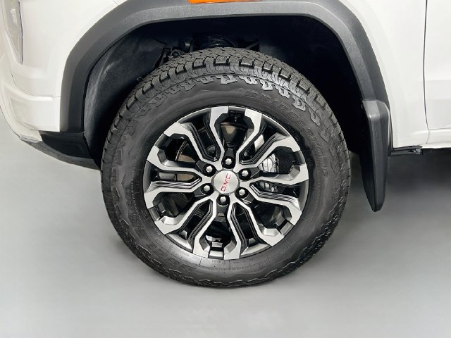 Used 2025 GMC Canyon Denali AWD/4WD image 28