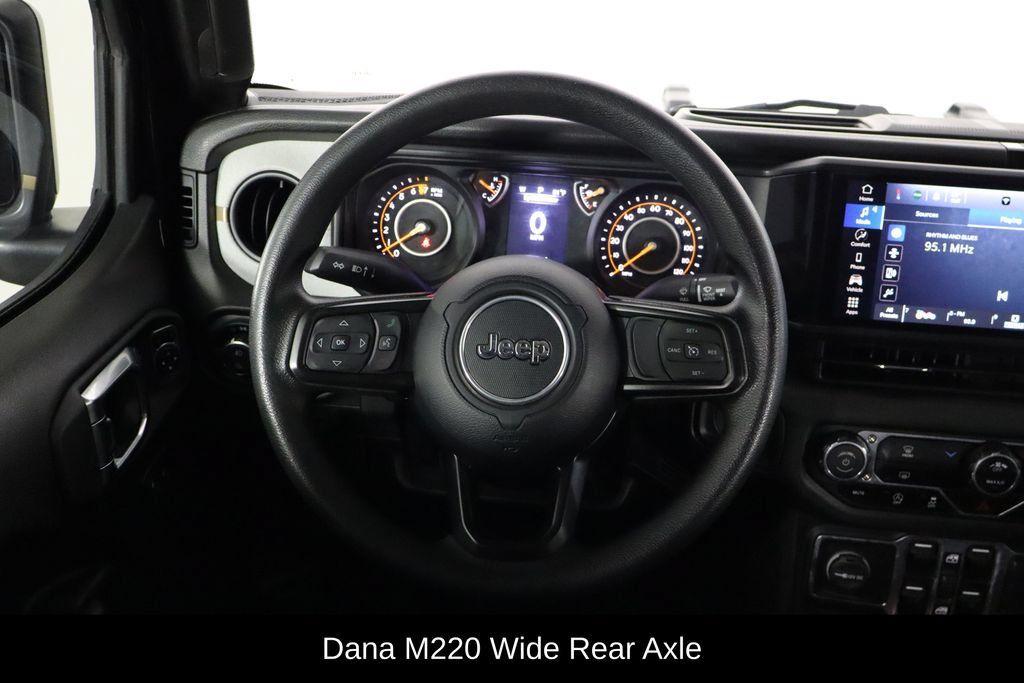 Used 2025 Jeep Gladiator Sport AWD/4WD image 7