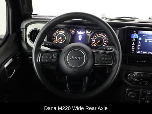 Used 2025 Jeep Gladiator Mojave AWD/4WD image 7
