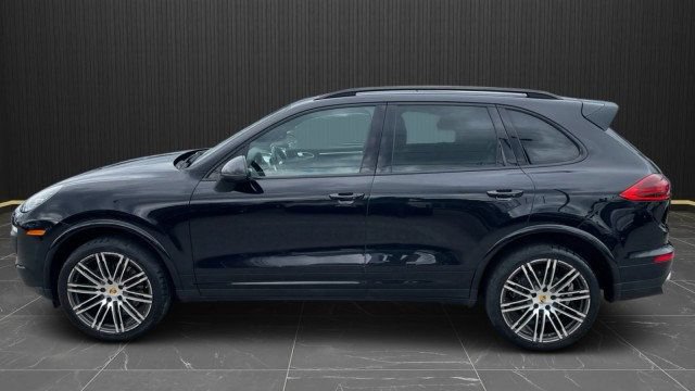 Used 2017 Porsche Cayenne AWD/4WD image 6