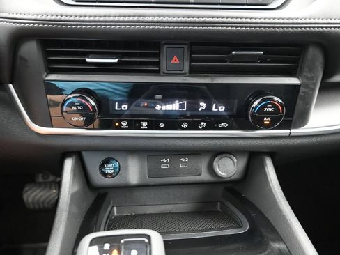 Used 2026 Nissan Rogue SV FWD image 17